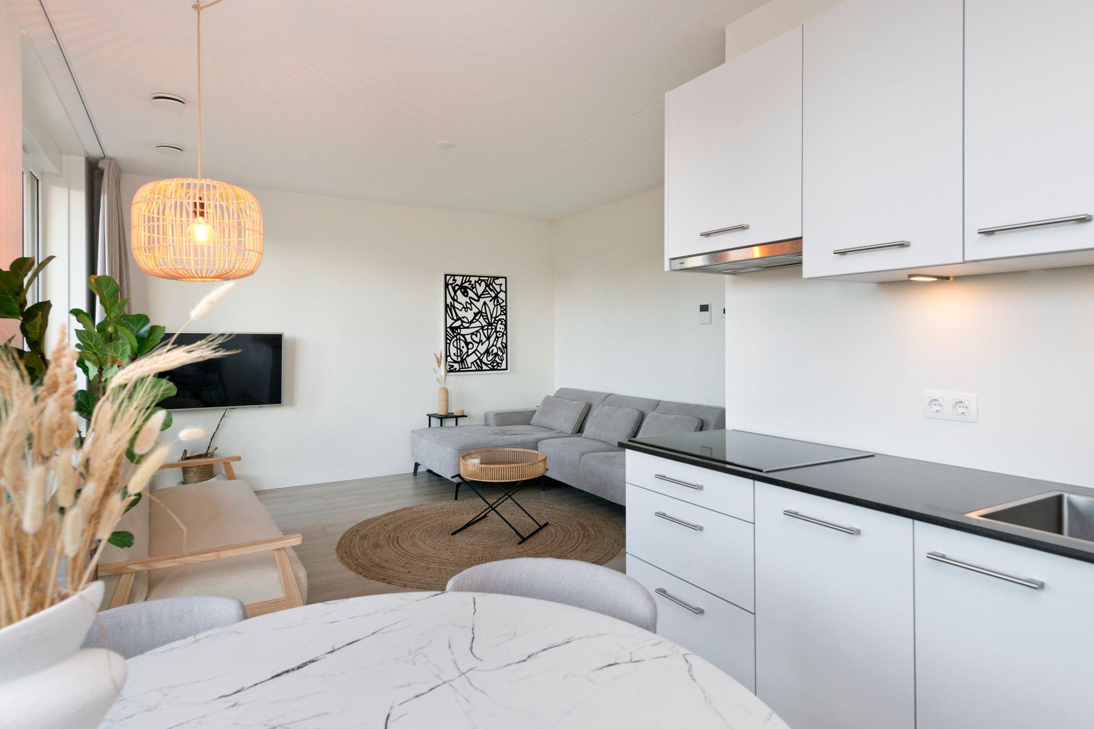 moderne 3-Zimmer-Wohnung mit Balkon, Stellplatz & EBK